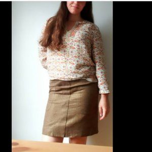 Gap fitted skirt w/ Golden accents Biz Casual